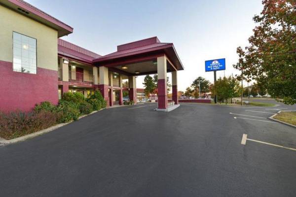 Econo Lodge Inn & Suites