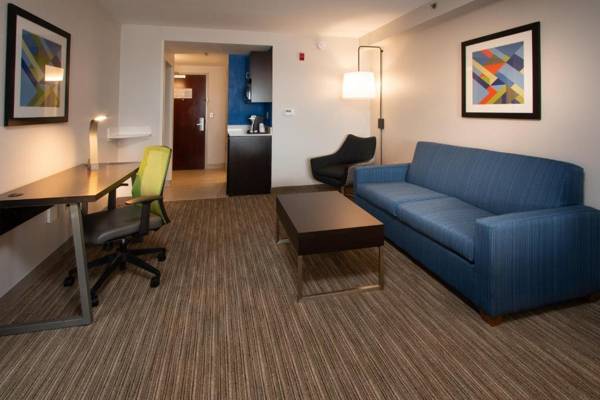 Workspace - Holiday Inn Express & Suites Tupelo an IHG Hotel