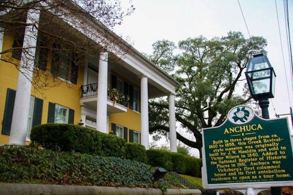 Anchuca Historic Mansion & Inn