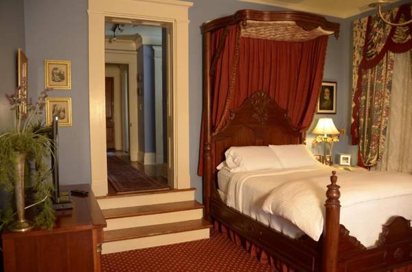 Anchuca Historic Mansion & Inn