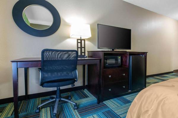 Workspace - Quality Inn & Suites Arnold