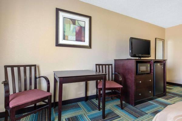 Quality Inn & Suites Arnold