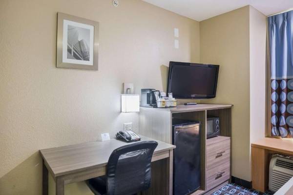 Workspace - Quality Inn & Suites Blue Springs - Kansas City