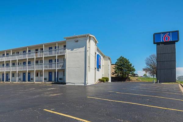 Motel 6-Blue Springs MO