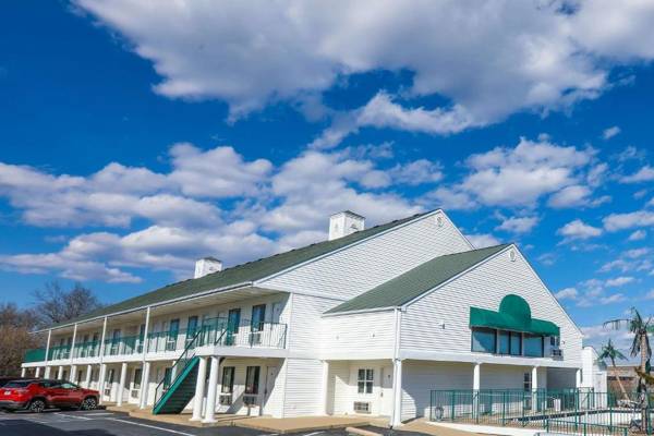 Super 8 by Wyndham Branson - Shepherd of the Hills Exwy