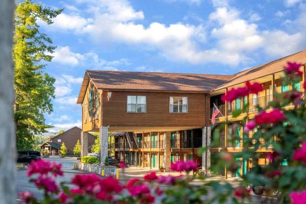 Fall Creek Inn & Suites