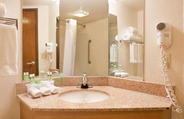 Holiday Inn Express Hotel & Suites Branson 76 Central an IHG Hotel