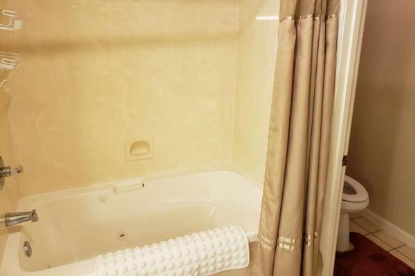 Foothill's Luxury 2BDR Ground Floor Condo in 1000 Hill's