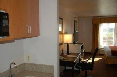 Holiday Inn Express Hotel & Suites Fenton/I-44 an IHG Hotel