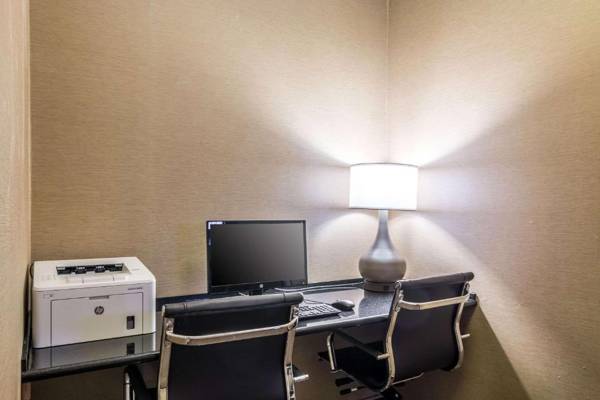 Workspace - Comfort Inn & Suites - Hannibal
