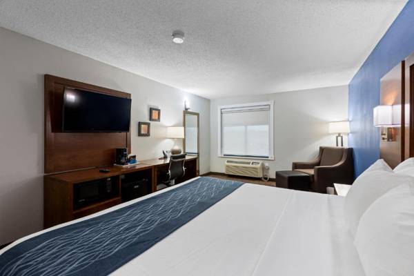 Workspace - Comfort Inn & Suites St. Louis-Hazelwood