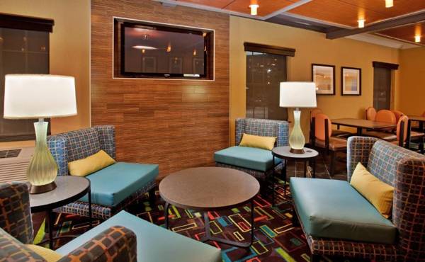 Holiday Inn Express Hotel & Suites North Kansas City an IHG Hotel