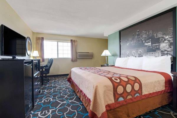 Super 8 by Wyndham Kansas City