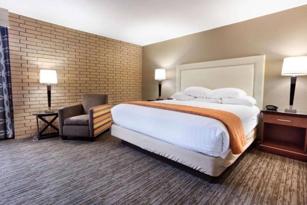 Drury Inn & Suites Kansas City Airport