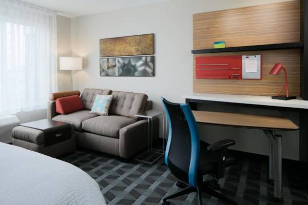 Workspace - TownePlace Suites by Marriott Kansas City Airport