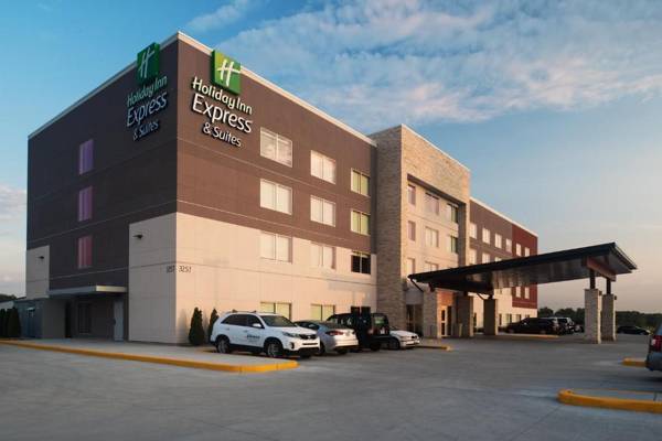 Holiday Inn Express & Suites Kingdom City an IHG Hotel