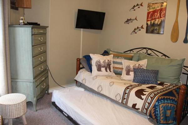 Lake Ozarks Get Away Topsider