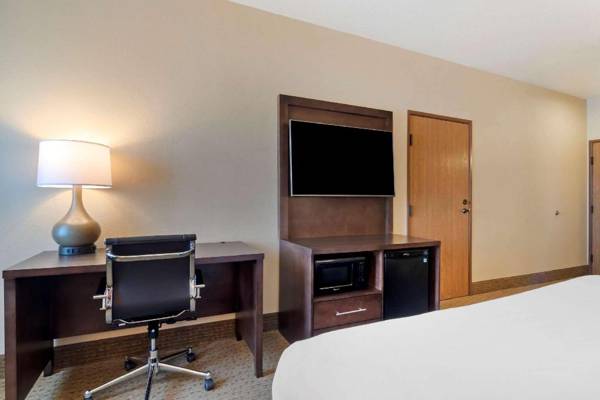 Workspace - Comfort Inn & Suites Macon