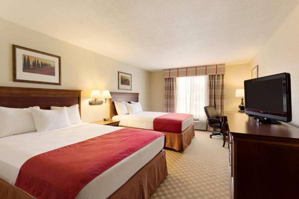 Country Inn & Suites by Radisson Nevada MO