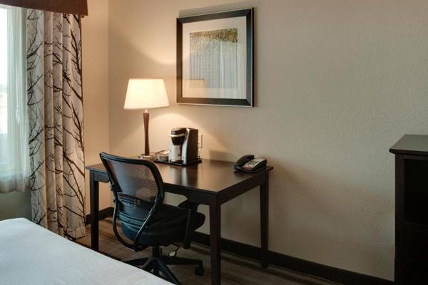 Workspace - Holiday Inn Express & Suites Nevada an IHG Hotel
