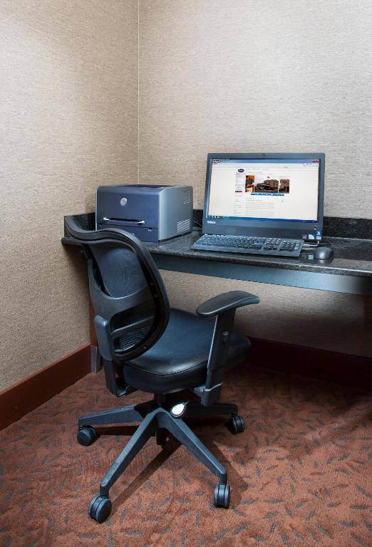 Workspace - Hampton Inn St. Joseph