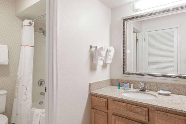Craigshire Suites St Louis Westport Plaza
