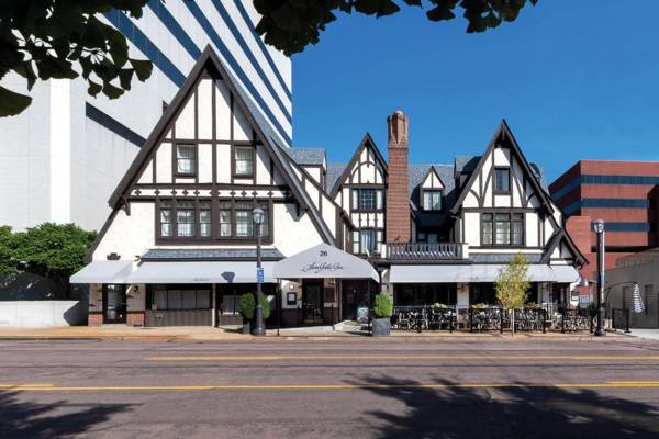 Seven Gables Inn St Louis West a Tribute Portfolio Hotel