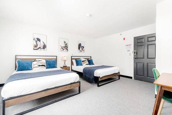 CozySuites CWE 2 queen bed hotel suite