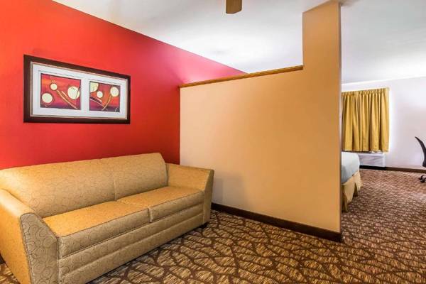 Quality Inn & Suites Chesterfield Village