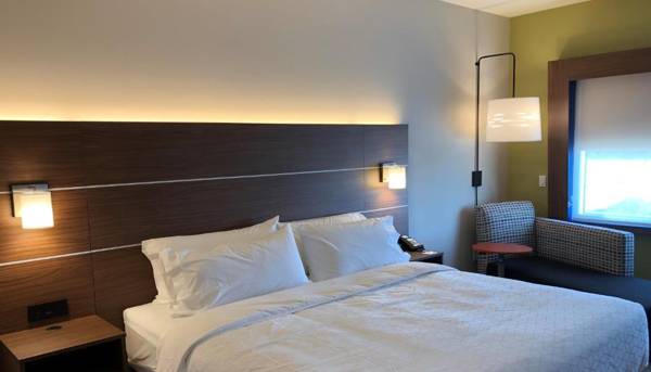 Holiday Inn Express & Suites - Springfield North an IHG Hotel