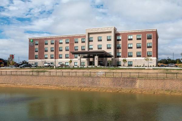 Holiday Inn Express & Suites - Wentzville St Louis West an IHG Hotel