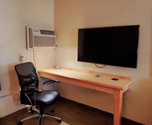 Workspace - Days Inn and Suites by Wyndham Downtown Missoula-University