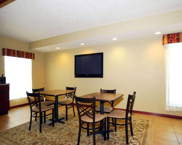 Econo Lodge Inn & Suites Kearney