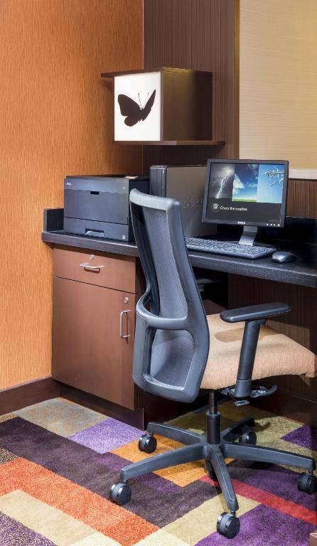 Workspace - Fairfield Inn & Suites Lincoln