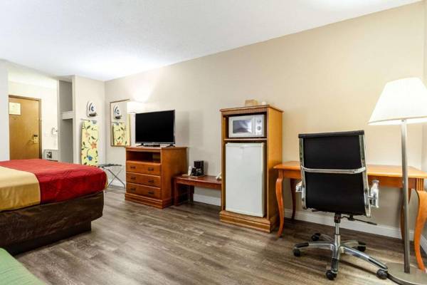 Workspace - Econo Lodge Lincoln