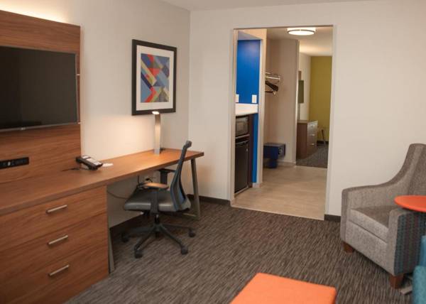 Workspace - Holiday Inn Express Hotel & Suites Norfolk an IHG Hotel