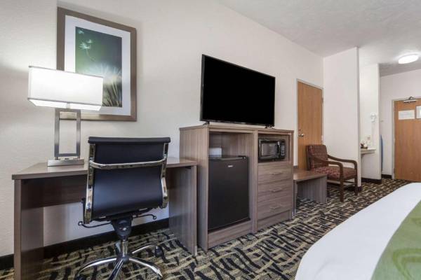 Workspace - Quality Inn & Suites West Omaha - NE Linclon