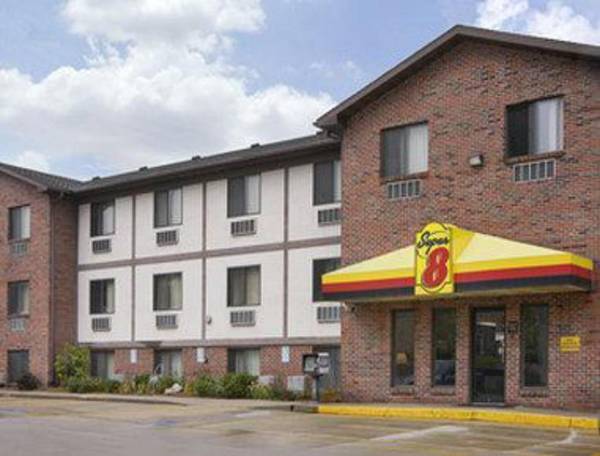 Super 8 by Wyndham Omaha/West Dodge