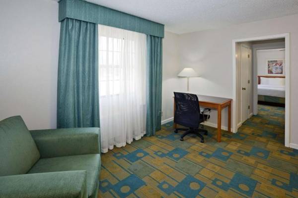 Workspace - La Quinta Inn by Wyndham Omaha West