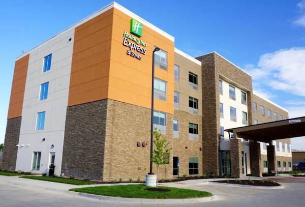 Holiday Inn Express & Suites Omaha - Millard Area an IHG Hotel