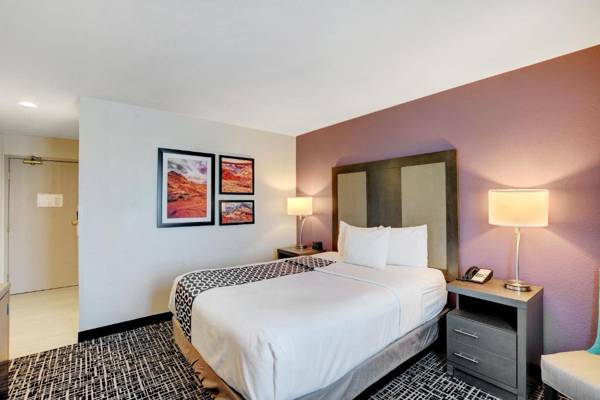 La Quinta Inn & Suites by Wyndham Las Vegas Nellis