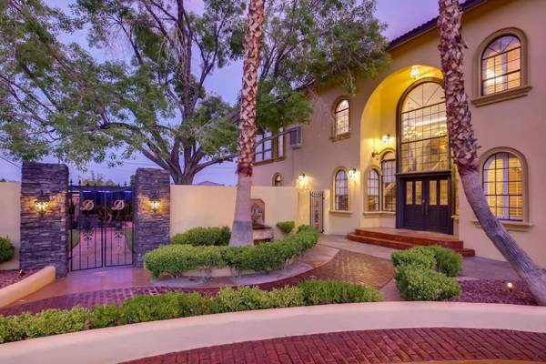 Villa Gordal - Enormous Villa in Las Vegas with 39 Sleeps