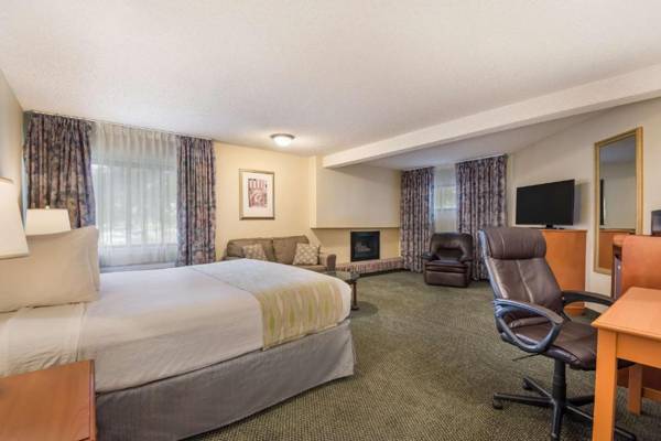 Workspace - SureStay Plus Hotel by Best Western Reno Airport