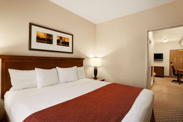 Country Inn & Suites by Radisson Manchester Airport NH