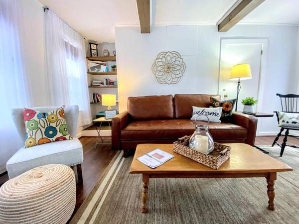 Cozy Chic Downtown Franconia Apartment small town feel close to tons of area attractions