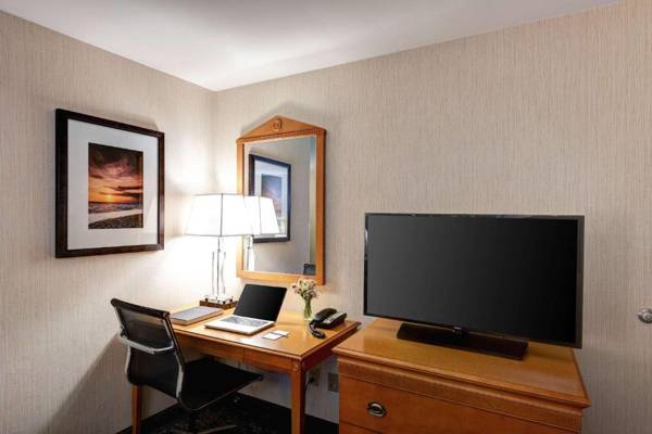 Workspace - Port Inn and Suites Portsmouth Ascend Hotel Collection