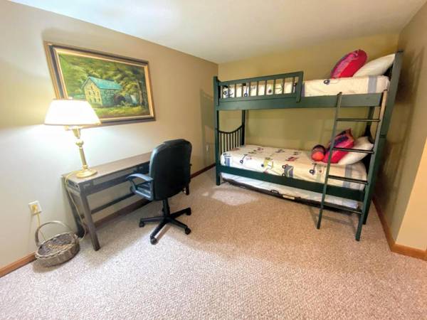 Workspace - W1 Cozy and comfortable Bretton Woods condo with ski slope views fireplace
