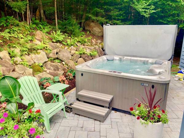 E5 Beautiful Bretton Woods slopeside home amazing views of Mount Washington Hot Tub AC