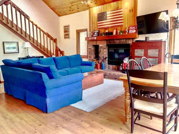 W8 Mount Washington Place Townhome great slope views fireplace large deck yard and ping pong