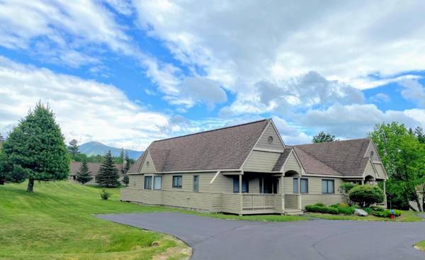 F4 Warm Fairway Village Townhome mountain views and large lawn So much to do